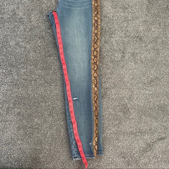 BLANKNYC The Bond Python Print Trim Skinny Jeans - Picture 11 of 12